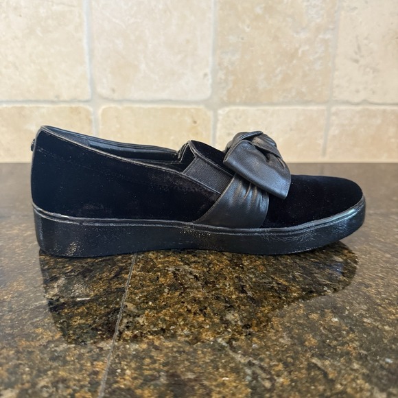 Michael Kors Willa Slip On Shoes Size 6M Black Velvet Bow Detail - Picture 9 of 13